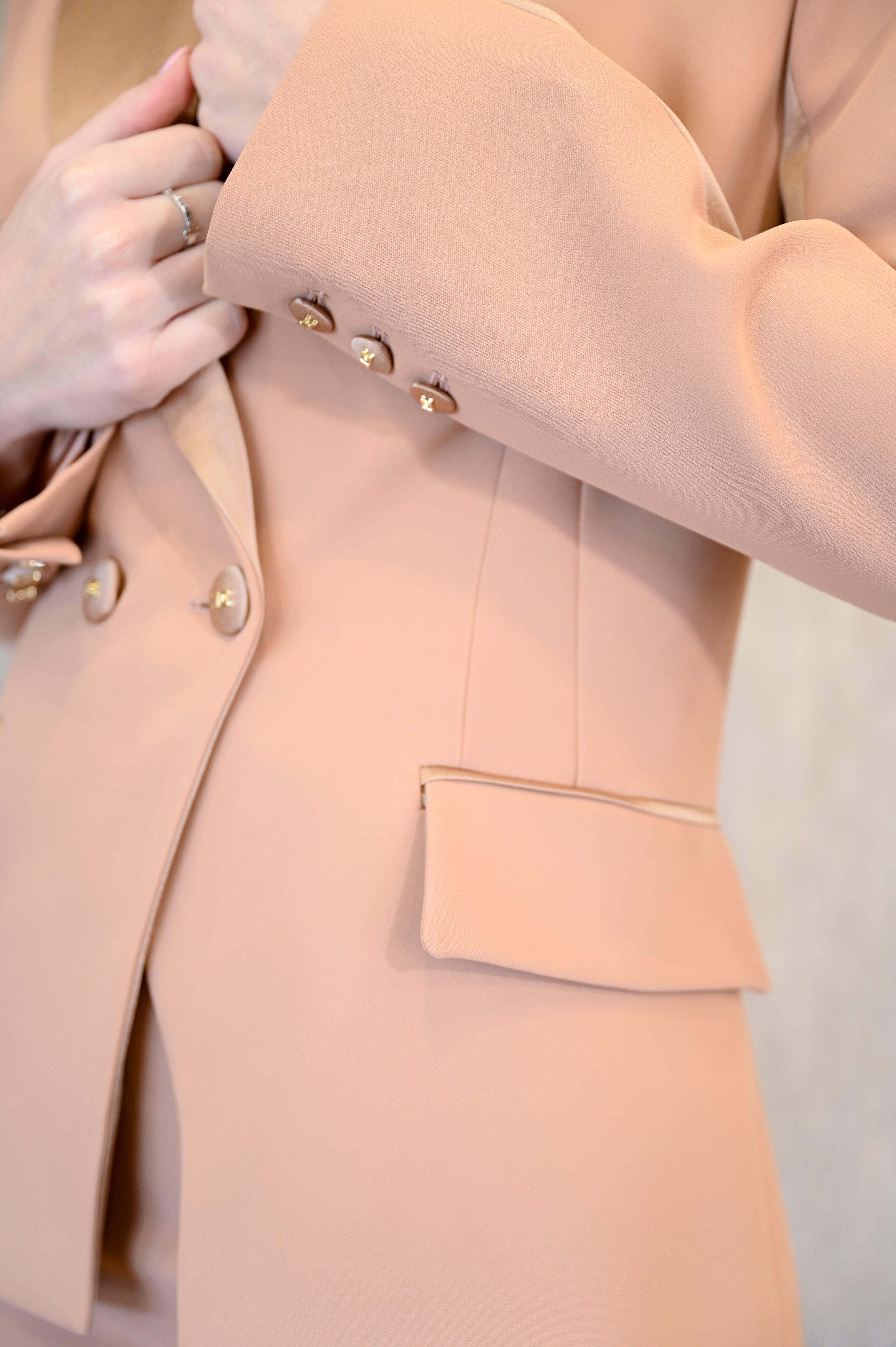 Giacca in crepe con rever in raso Elisabetta Franchi Elisabetta Franchi PE25