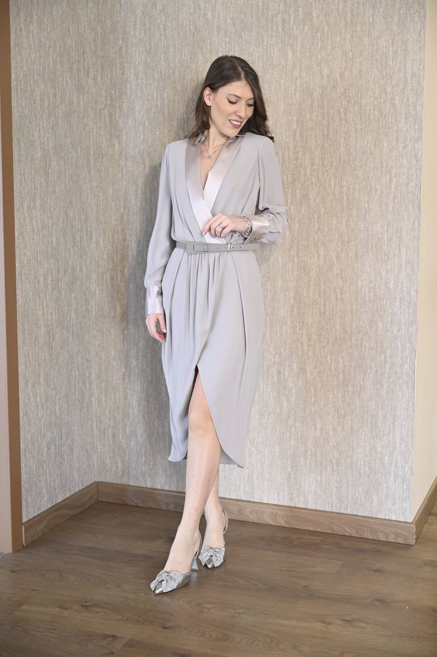 Abito midi in georgette di viscosa con revers e polsi in raso
Elisabetta Franchi