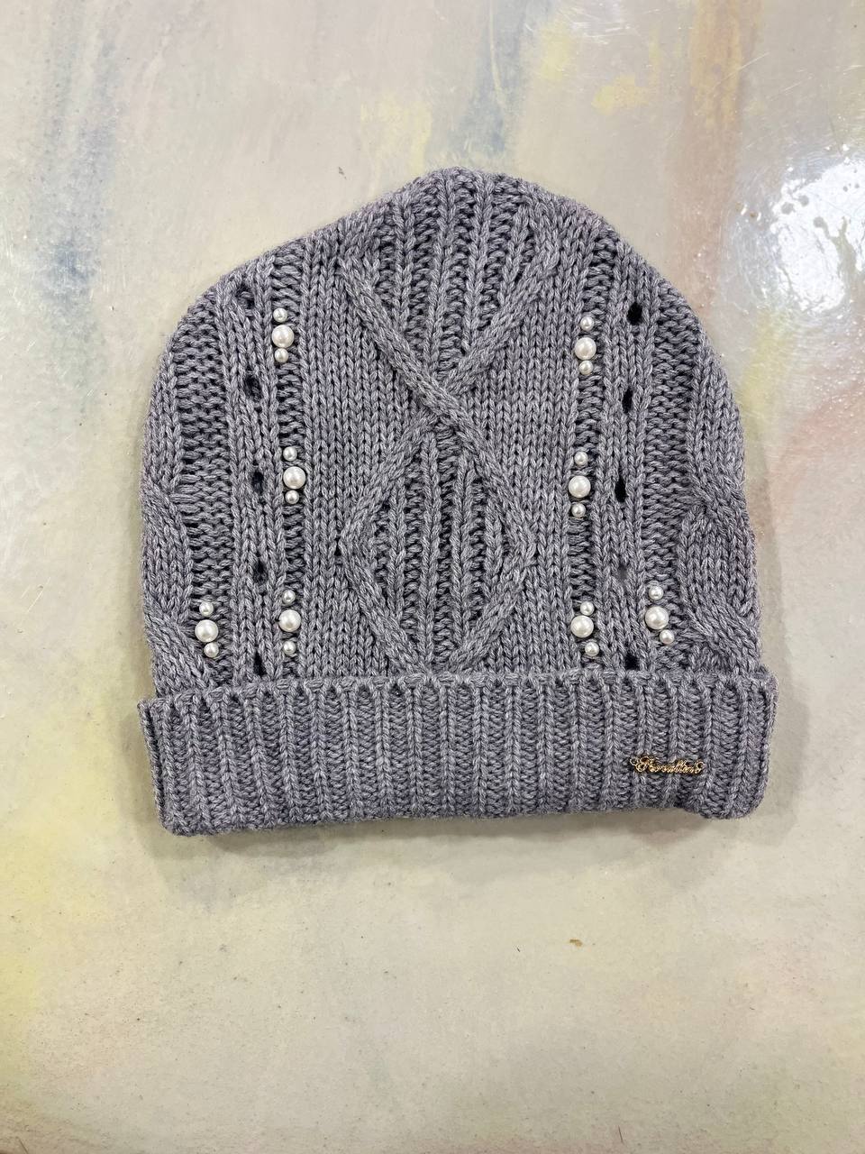 Knitted hat with Koralline pearls